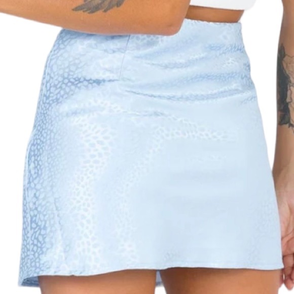 Princess Polly size 2 blue silky animal embossed lined mini skirt NWOT - Picture 1 of 12